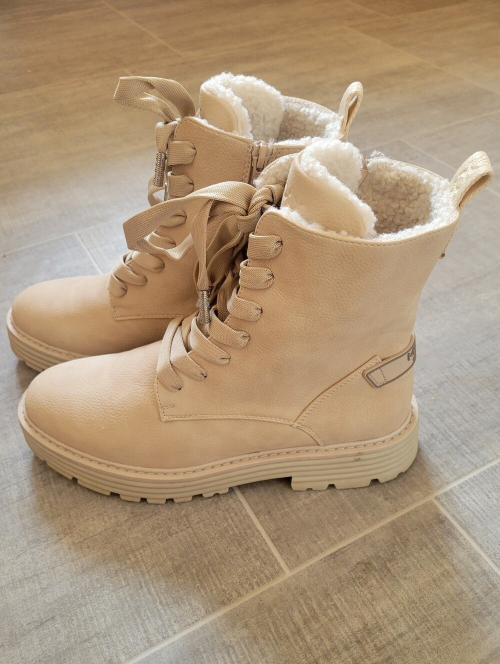 Mexx Women's Lace-Up Boots in Light Beige/Cream